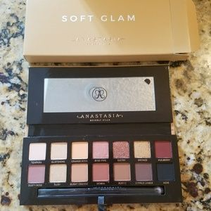 Anastasia Beverly Hills Soft Glam Palette